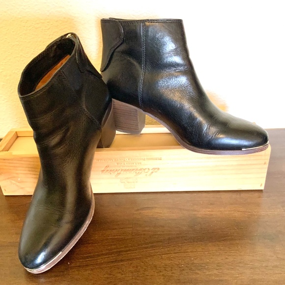 Coach Waldorf Booties Black Size 7 Ankle Boots Zipper Heels - Picture 16 of 16